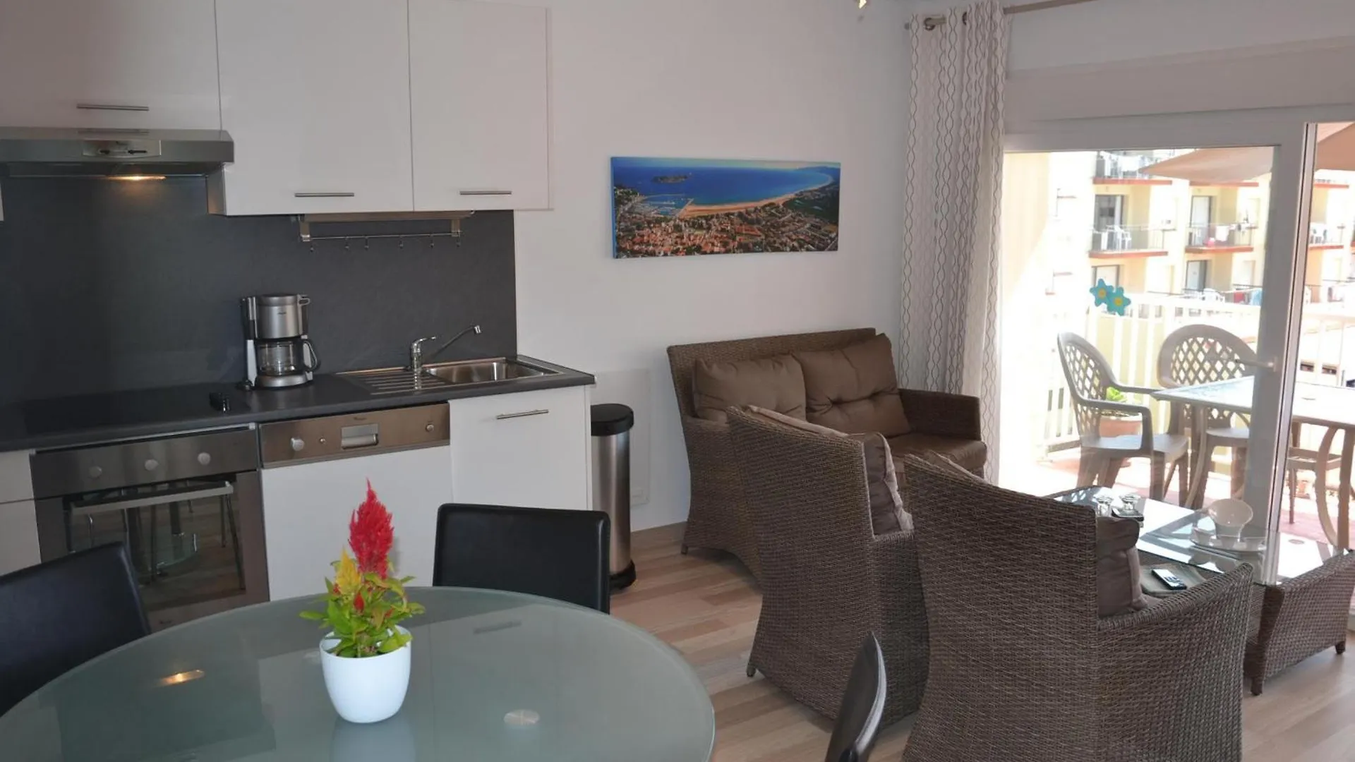 Apartamento Reformado Con Estilo, Cerca De La Playa, Para Familias, Con Terraza Y Parking - Es-323-50 L'Estartit Spain