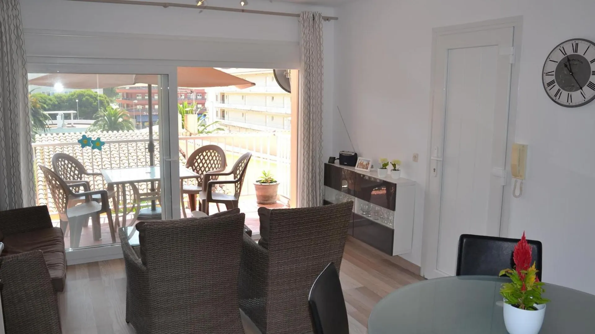 Apartamento Reformado Con Estilo, Cerca De La Playa, Para Familias, Con Terraza Y Parking - Es-323-50 L'Estartit